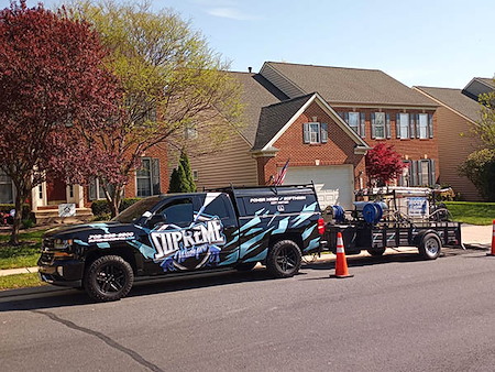 Manassas homeowners guide combatting northern virginia red clay stains and oak pollen on siding